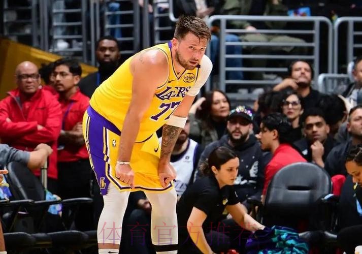 湖人防守终于醒了!避免东契奇被点,联防展现轮转速度+护框! 湖人防守终于醒了!避免东契奇被点,联防展现轮转速度+护框!